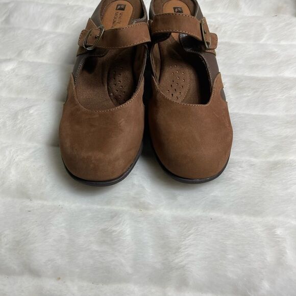 White Mountain brown leather clogs with 2”heels adjustable strap size 8.… - Picture 2 of 7